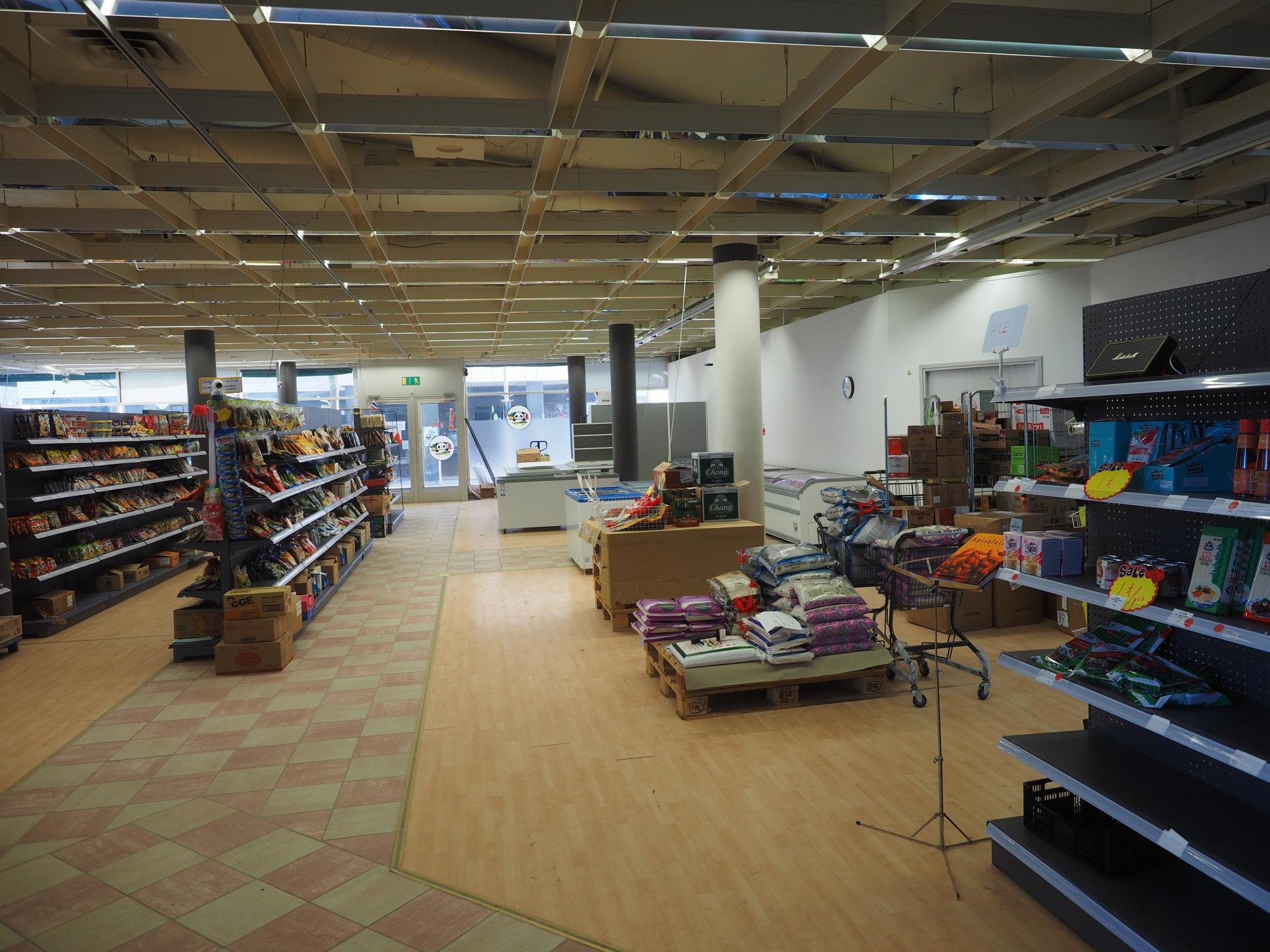 retail-empty-03